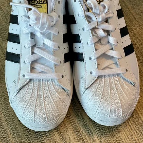NIB ADIDAS SUPERSTAR CLOUD WHITE/BLACK SIZE 6 YOUTH - Picture 5 of 9